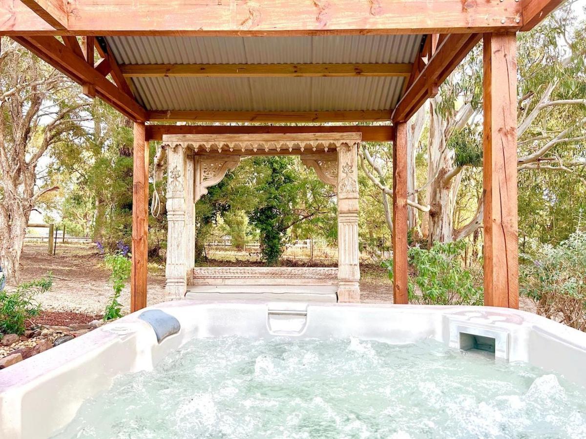 Villa The Temple - Country Farm Retreat Launching Place Esterno foto